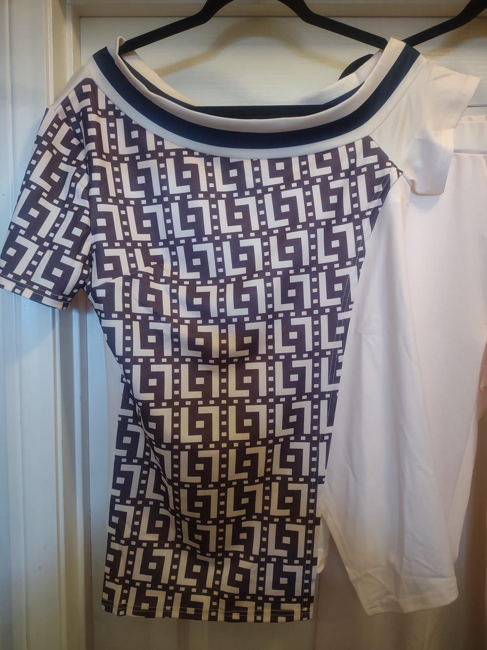 Geometric Print Navy and White Short-Sleeve Leggings Top
